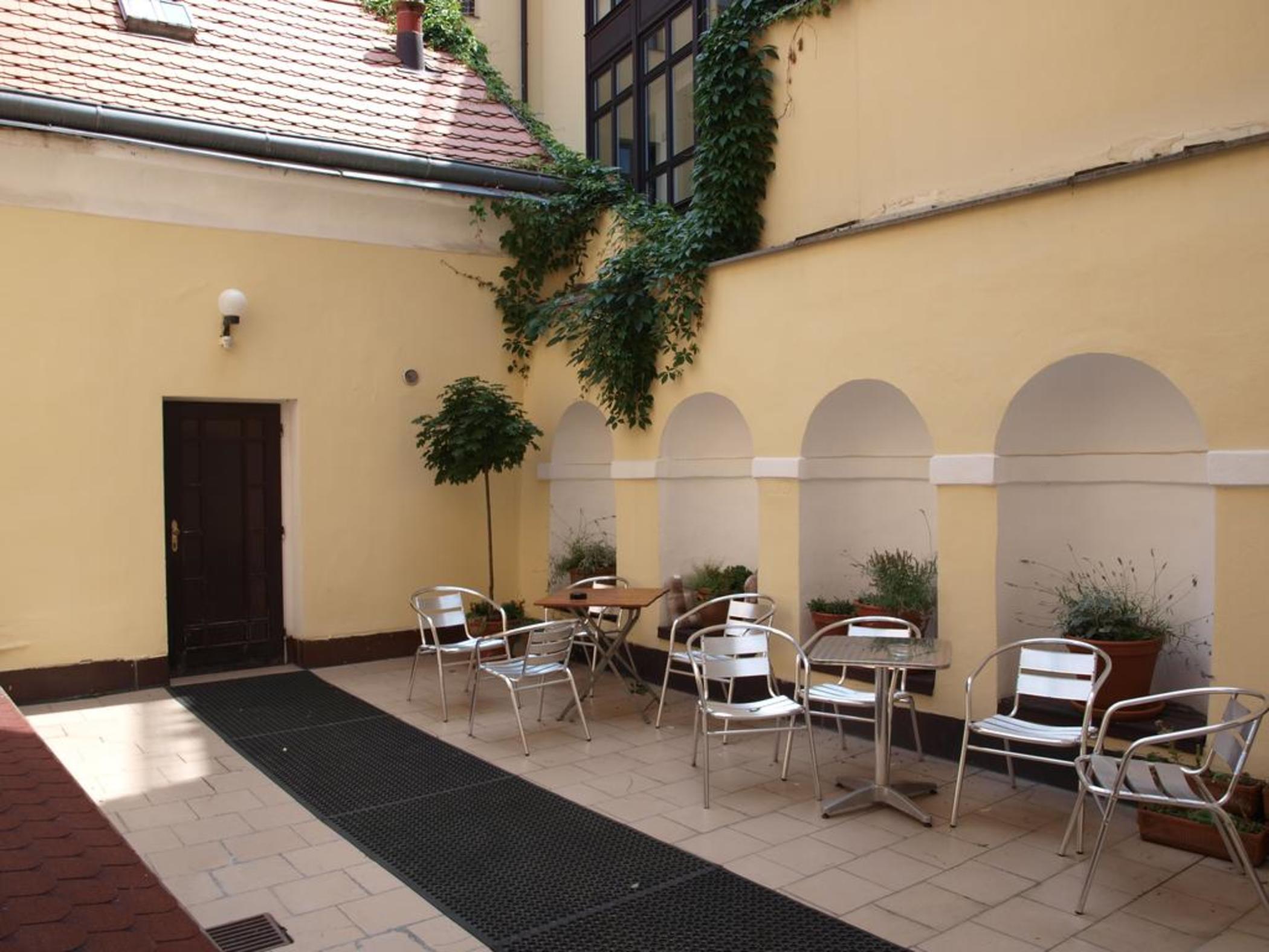 Hotel King George Praha Bagian luar foto