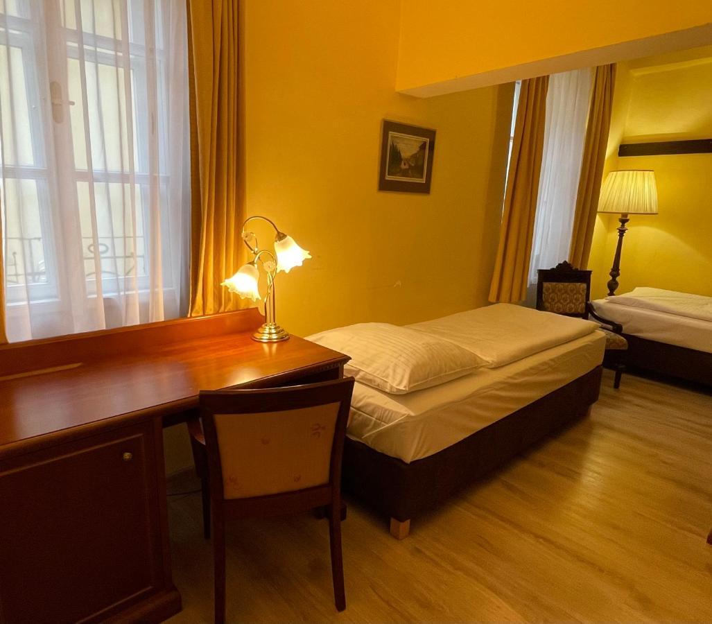 Hotel King George Praha Bagian luar foto