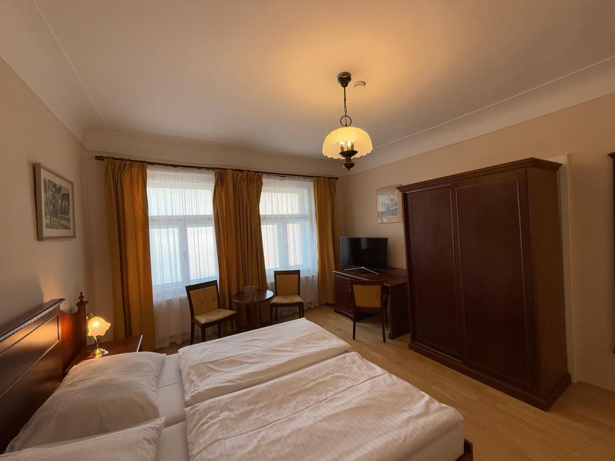 Hotel King George Praha Bagian luar foto