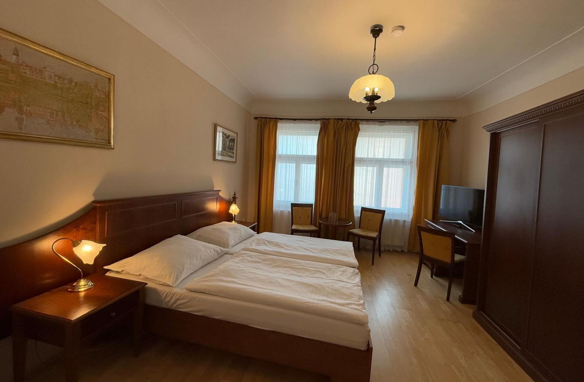 Hotel King George Praha Bagian luar foto