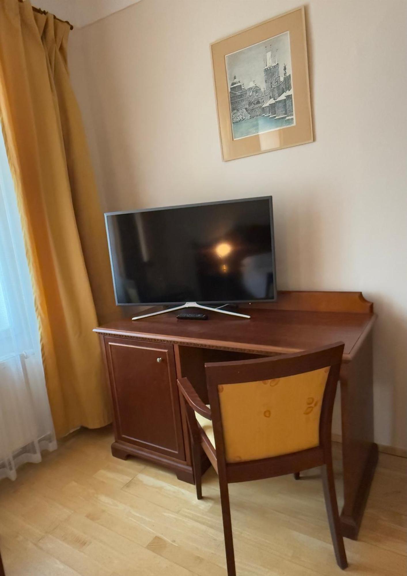 Hotel King George Praha Bagian luar foto
