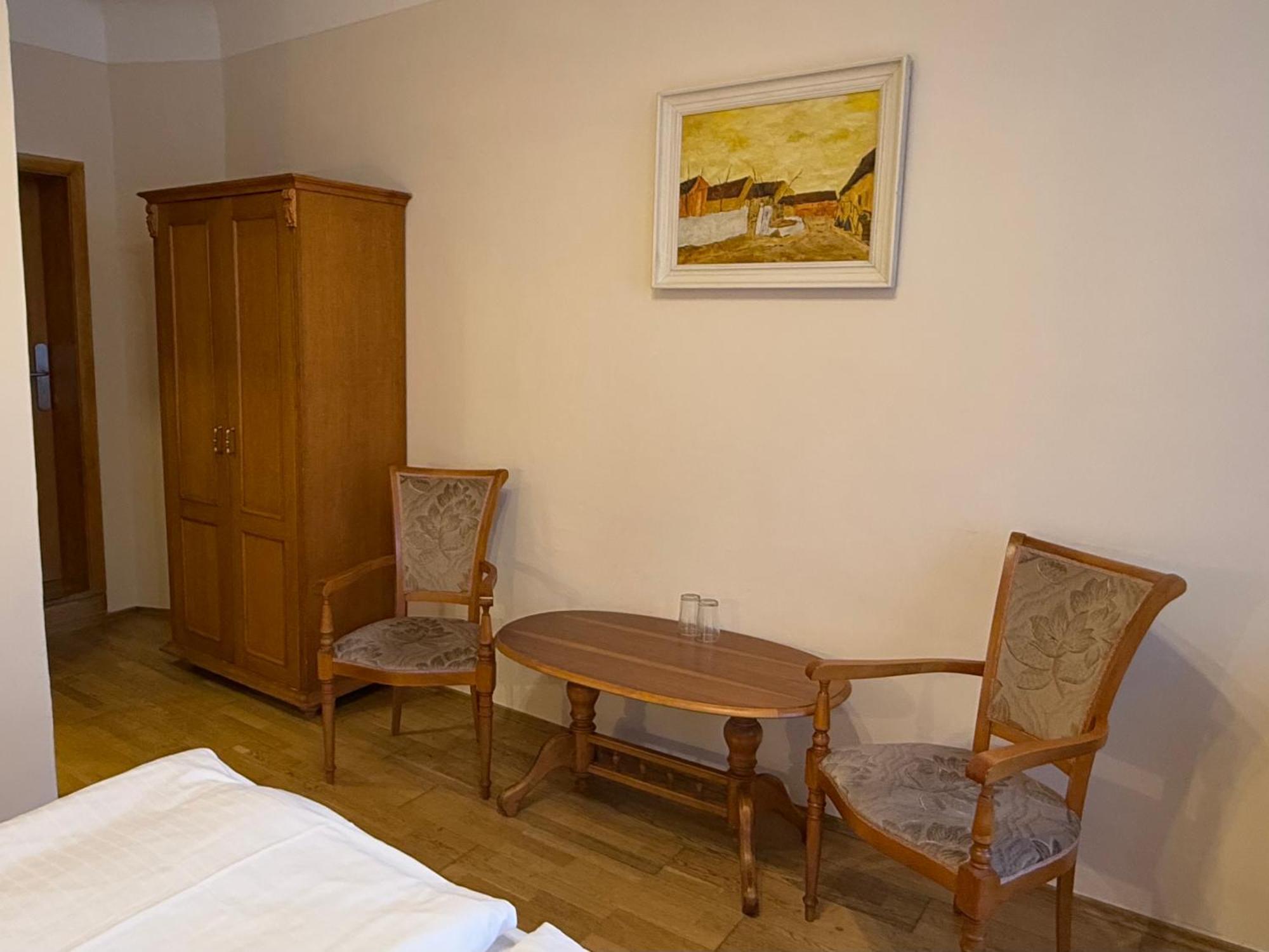 Hotel King George Praha Bagian luar foto