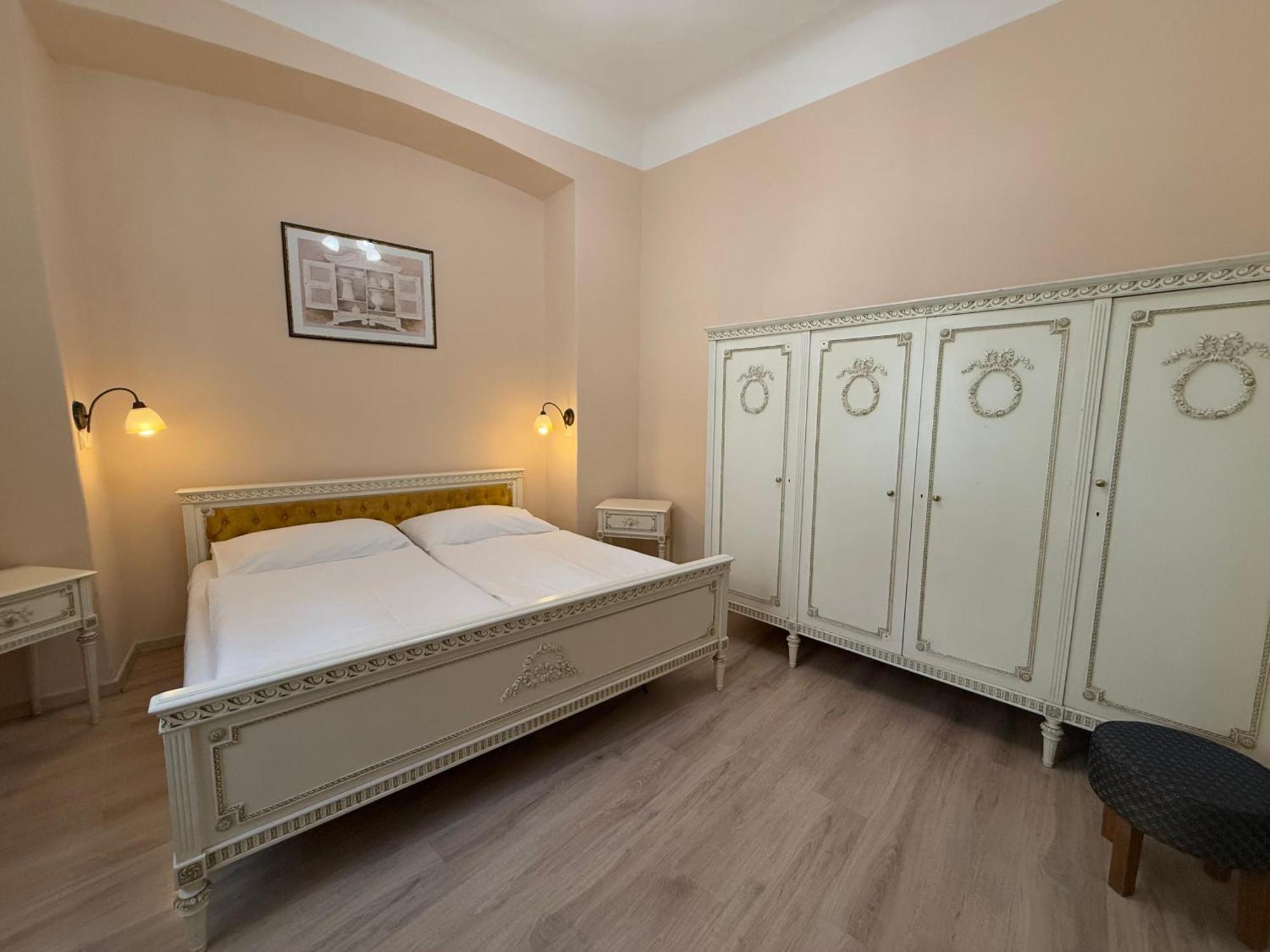 Hotel King George Praha Bagian luar foto