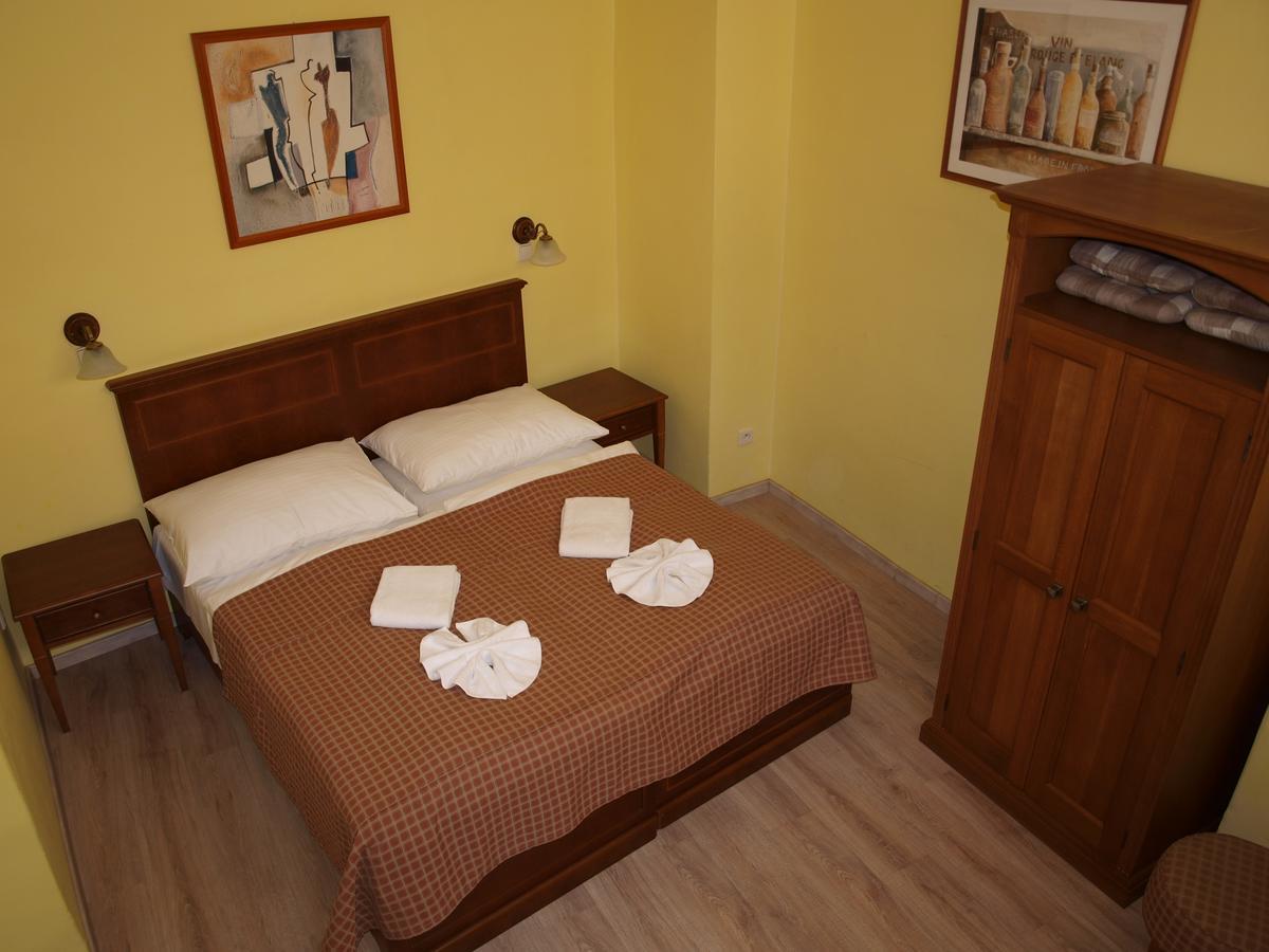 Hotel King George Praha Bagian luar foto