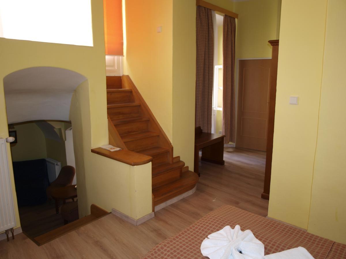 Hotel King George Praha Bagian luar foto
