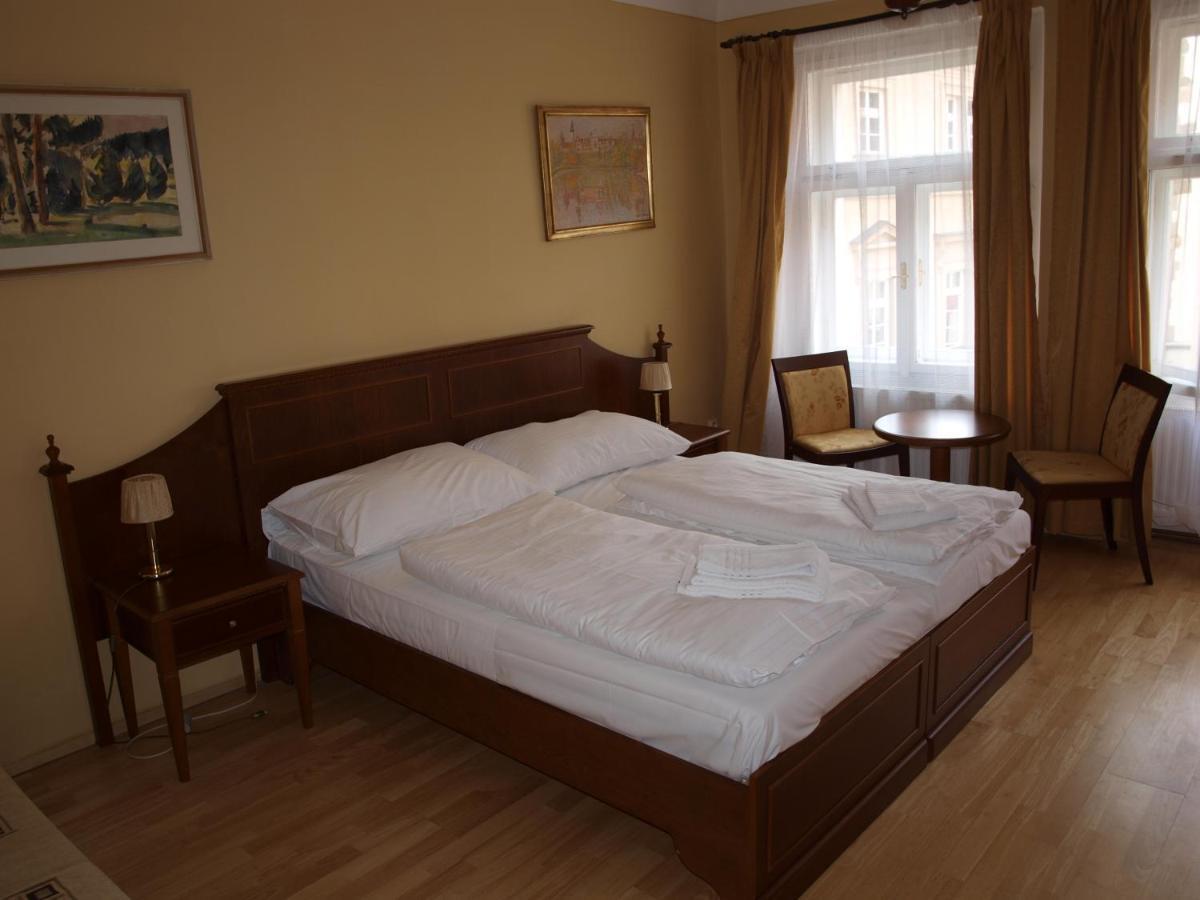 Hotel King George Praha Bagian luar foto